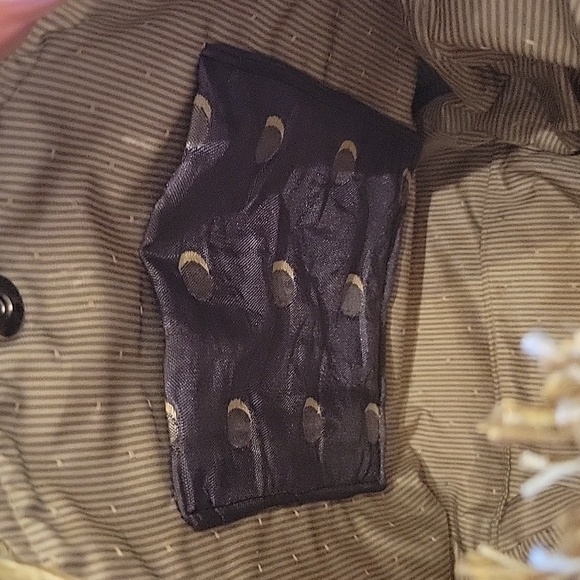 Cute bucket bag in periwinkle & beige. Edged in 2" fringe - Picture 3 of 7